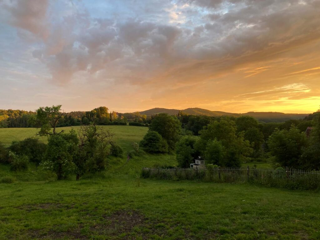Hofgut-Uhenfels_Seeburg_Schwäbische-Alb_S.Pfister Abendstimmung über den Weiden am Hofgut Uhenfels auf der Schwäbischen Alb – ein Beispiel für Biodiversität und Ressourcenschutz in der Agrarlandschaft.